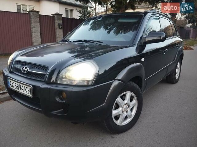 Чорний Хендай Туксон, об'ємом двигуна 1.99 л та пробігом 239 тис. км за 6990 $, фото 3 на Automoto.ua