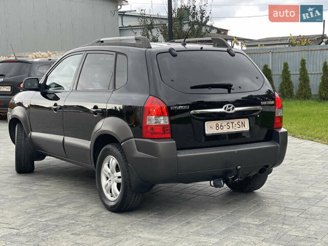 Черный Хендай Туксон, объемом двигателя 2 л и пробегом 216 тыс. км за 7500 $, фото 4 на Automoto.ua