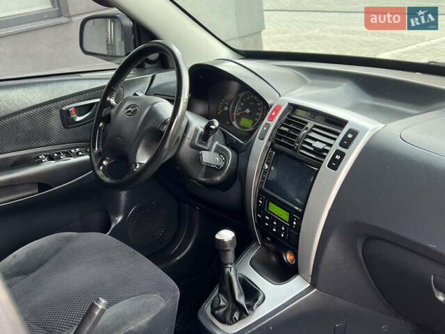 Хендай Туксон 2006 у Тернополі на Automoto.ua Чорний Хендай Туксон, об'ємом двигуна 2 л та пробігом 240 тис. км за 6699 $, фото 42 на Automoto.ua