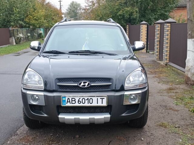 Черный Хендай Туксон, объемом двигателя 2 л и пробегом 124 тыс. км за 7200 $, фото 9 на Automoto.ua