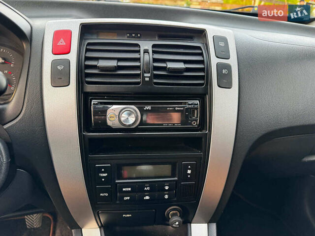 Черный Хендай Туксон, объемом двигателя 2 л и пробегом 210 тыс. км за 7990 $, фото 17 на Automoto.ua