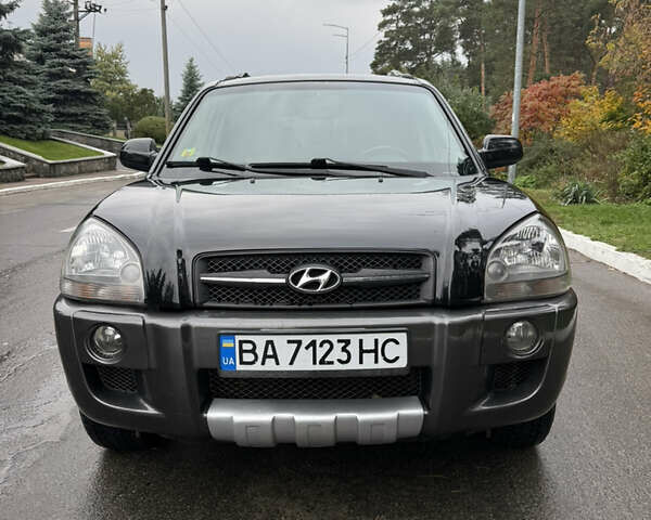 Черный Хендай Туксон, объемом двигателя 2 л и пробегом 209 тыс. км за 7800 $, фото 1 на Automoto.ua