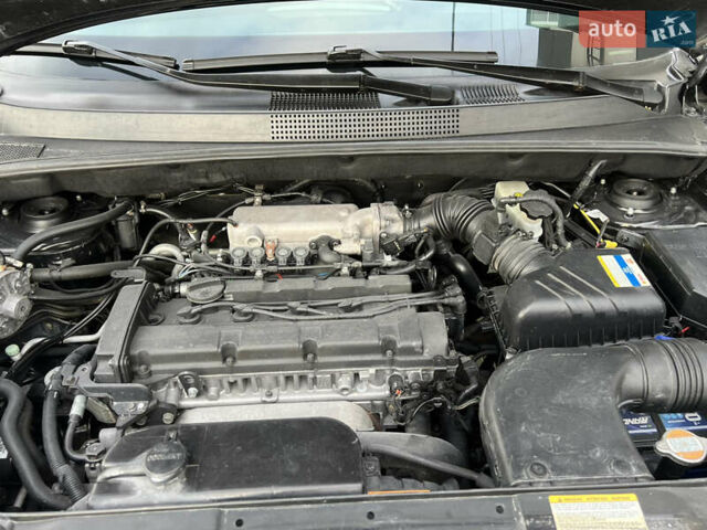 Хендай Туксон 2006 у Тернополі на Automoto.ua Чорний Хендай Туксон, об'ємом двигуна 2 л та пробігом 240 тис. км за 6699 $, фото 27 на Automoto.ua