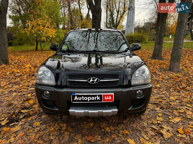 Черный Хендай Туксон, объемом двигателя 2 л и пробегом 210 тыс. км за 7990 $, фото 2 на Automoto.ua