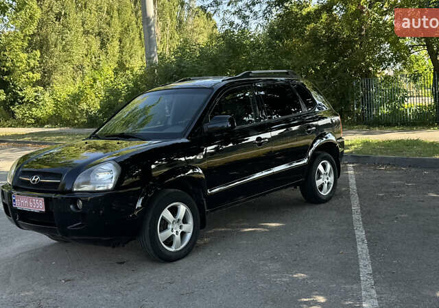 Черный Хендай Туксон, объемом двигателя 2 л и пробегом 266 тыс. км за 7000 $, фото 3 на Automoto.ua