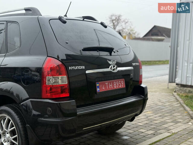 Черный Хендай Туксон, объемом двигателя 1.98 л и пробегом 231 тыс. км за 7750 $, фото 7 на Automoto.ua