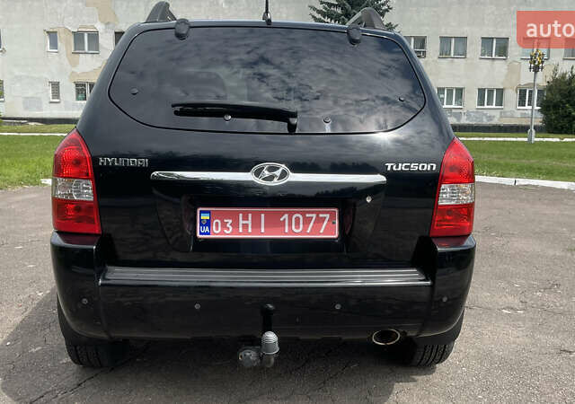 Черный Хендай Туксон, объемом двигателя 2 л и пробегом 236 тыс. км за 6950 $, фото 4 на Automoto.ua