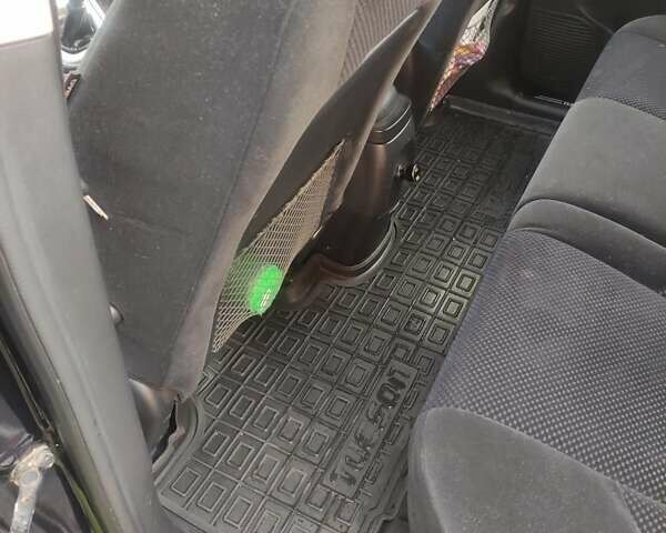Хендай Туксон 2006 в Заречном на Automoto.ua Черный Хендай Туксон, объемом двигателя 2 л и пробегом 179 тыс. км за 7200 $, фото 8 на Automoto.ua