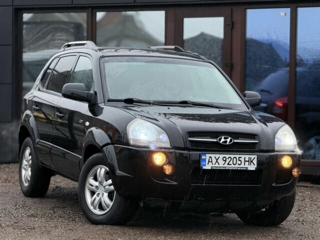 Черный Хендай Туксон, объемом двигателя 2 л и пробегом 263 тыс. км за 7950 $, фото 4 на Automoto.ua