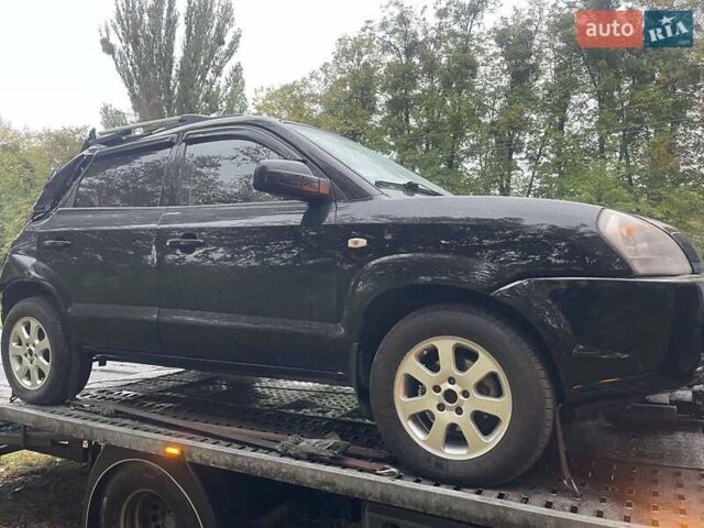 Черный Хендай Туксон, объемом двигателя 2 л и пробегом 151 тыс. км за 3500 $, фото 11 на Automoto.ua
