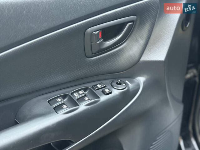 Черный Хендай Туксон, объемом двигателя 1.98 л и пробегом 231 тыс. км за 7750 $, фото 29 на Automoto.ua