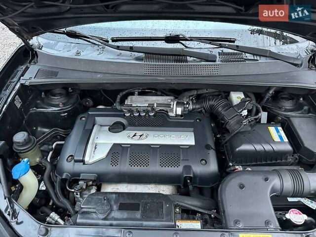 Чорний Хендай Туксон, об'ємом двигуна 2 л та пробігом 167 тис. км за 7950 $, фото 18 на Automoto.ua