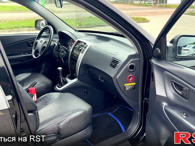 Черный Хендай Туксон, объемом двигателя 2 л и пробегом 200 тыс. км за 7800 $, фото 8 на Automoto.ua