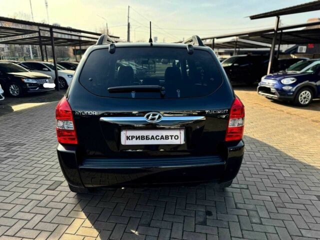 Чорний Хендай Туксон, об'ємом двигуна 2 л та пробігом 207 тис. км за 8000 $, фото 6 на Automoto.ua