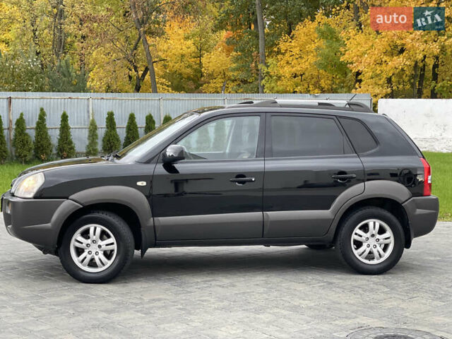 Черный Хендай Туксон, объемом двигателя 2 л и пробегом 216 тыс. км за 7500 $, фото 3 на Automoto.ua