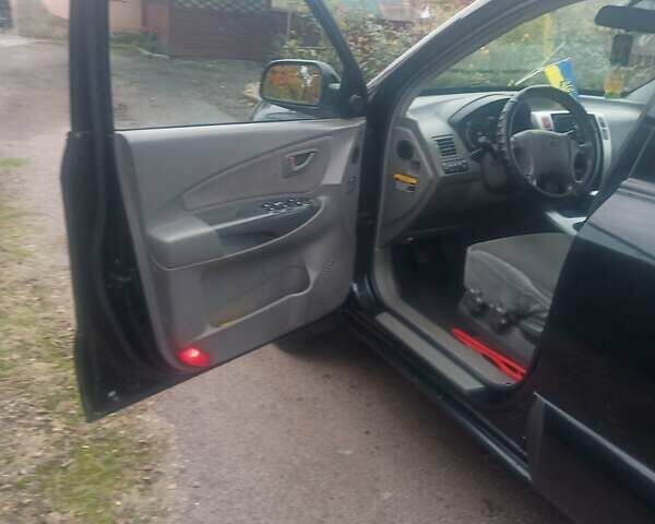 Черный Хендай Туксон, объемом двигателя 2 л и пробегом 231 тыс. км за 8000 $, фото 6 на Automoto.ua