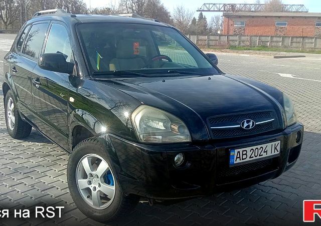 Черный Хендай Туксон, объемом двигателя 2 л и пробегом 260 тыс. км за 8000 $, фото 5 на Automoto.ua