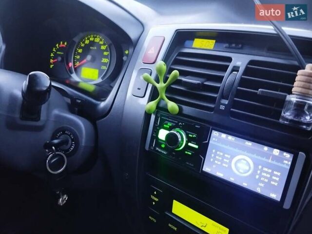 Чорний Хендай Туксон, об'ємом двигуна 1.99 л та пробігом 239 тис. км за 6990 $, фото 22 на Automoto.ua