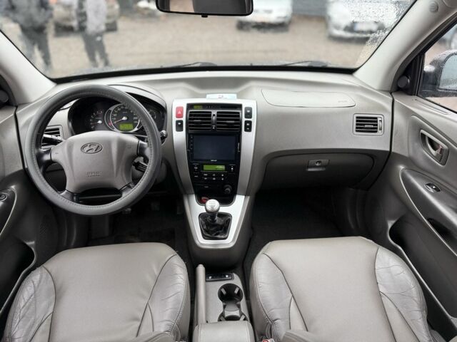 Черный Хендай Туксон, объемом двигателя 2 л и пробегом 263 тыс. км за 7950 $, фото 10 на Automoto.ua