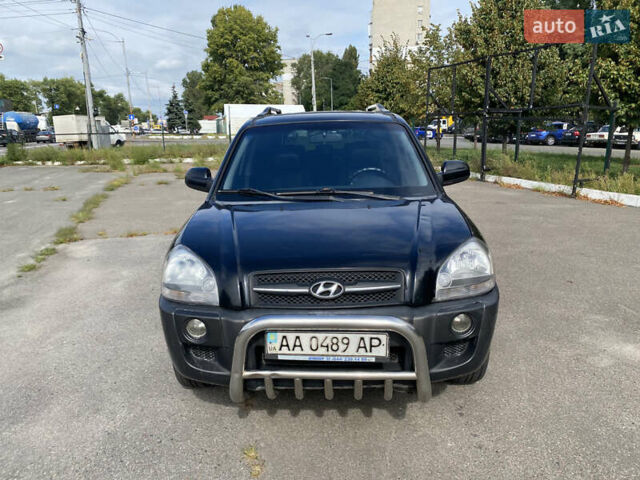 Черный Хендай Туксон, объемом двигателя 2 л и пробегом 317 тыс. км за 6999 $, фото 1 на Automoto.ua