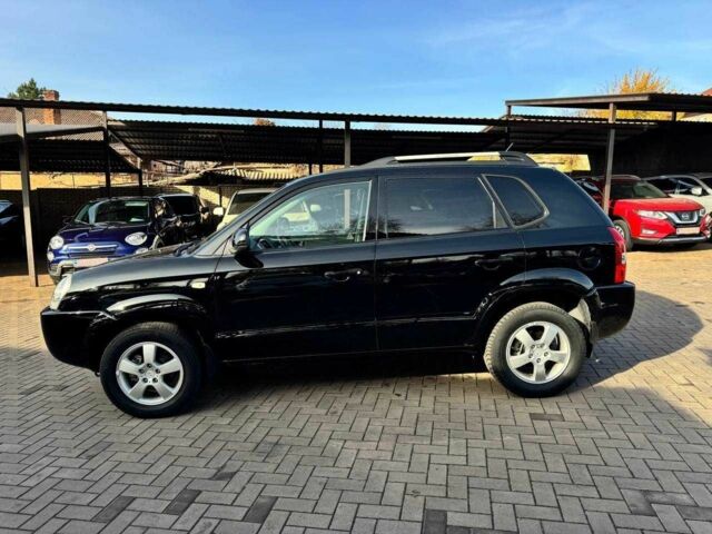 Чорний Хендай Туксон, об'ємом двигуна 2 л та пробігом 207 тис. км за 8000 $, фото 4 на Automoto.ua