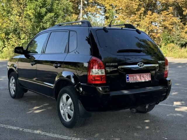 Черный Хендай Туксон, объемом двигателя 2 л и пробегом 266 тыс. км за 7700 $, фото 2 на Automoto.ua