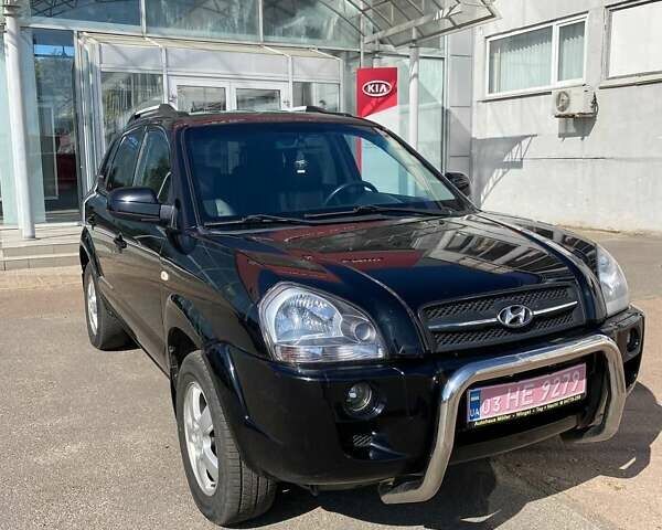 Чорний Хендай Туксон, об'ємом двигуна 2 л та пробігом 230 тис. км за 7300 $, фото 2 на Automoto.ua