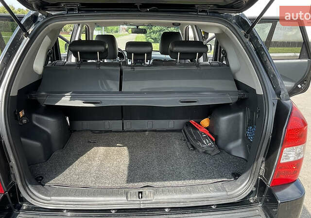 Черный Хендай Туксон, объемом двигателя 2 л и пробегом 236 тыс. км за 6950 $, фото 12 на Automoto.ua