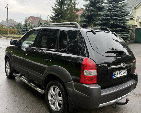 Черный Хендай Туксон, объемом двигателя 2 л и пробегом 209 тыс. км за 7800 $, фото 12 на Automoto.ua