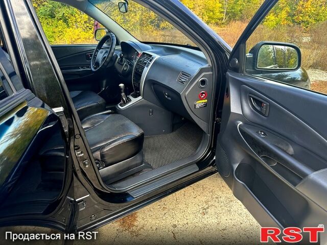 Черный Хендай Туксон, объемом двигателя 2 л и пробегом 250 тыс. км за 7500 $, фото 4 на Automoto.ua