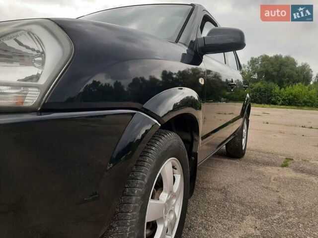 Черный Хендай Туксон, объемом двигателя 2 л и пробегом 216 тыс. км за 7600 $, фото 17 на Automoto.ua