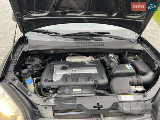 Черный Хендай Туксон, объемом двигателя 2 л и пробегом 216 тыс. км за 7500 $, фото 35 на Automoto.ua