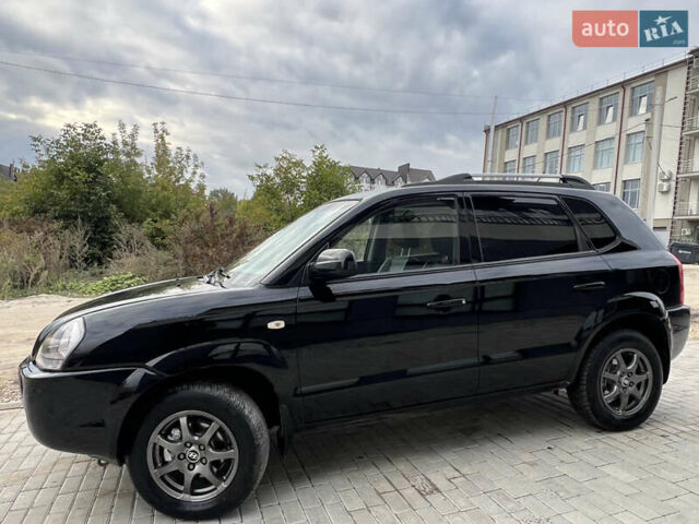 Чорний Хендай Туксон, об'ємом двигуна 2 л та пробігом 144 тис. км за 6599 $, фото 4 на Automoto.ua