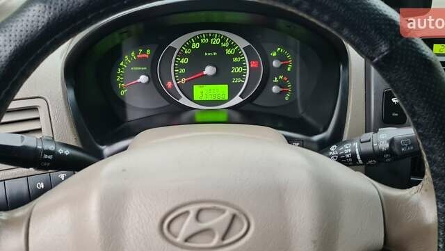 Черный Хендай Туксон, объемом двигателя 1.98 л и пробегом 277 тыс. км за 5350 $, фото 28 на Automoto.ua