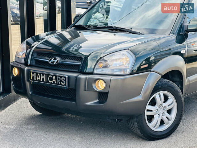 Черный Хендай Туксон, объемом двигателя 0 л и пробегом 202 тыс. км за 8200 $, фото 1 на Automoto.ua