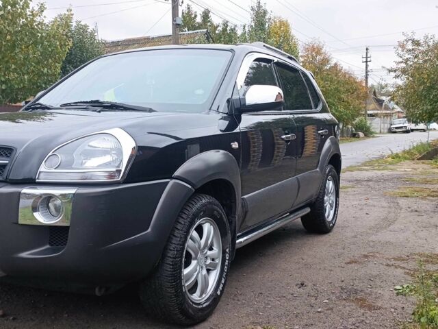 Черный Хендай Туксон, объемом двигателя 2 л и пробегом 124 тыс. км за 7200 $, фото 10 на Automoto.ua