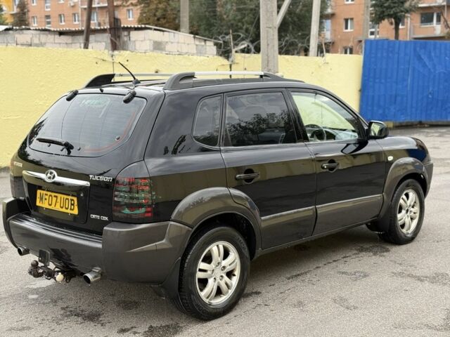 Черный Хендай Туксон, объемом двигателя 0 л и пробегом 160 тыс. км за 3000 $, фото 1 на Automoto.ua