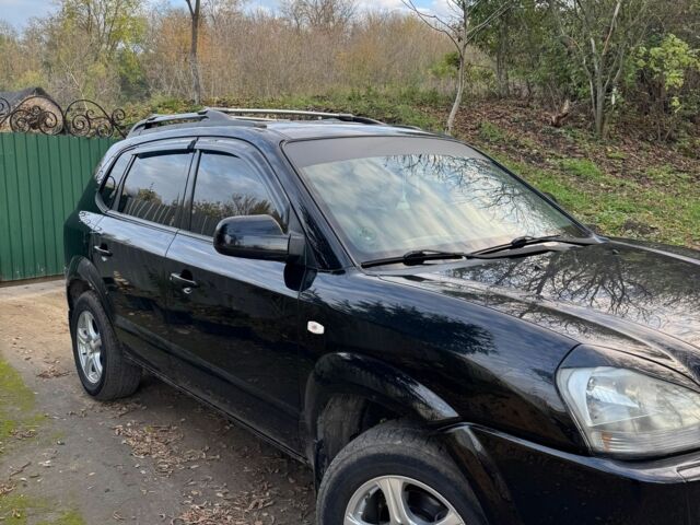 Черный Хендай Туксон, объемом двигателя 2 л и пробегом 210 тыс. км за 7200 $, фото 3 на Automoto.ua