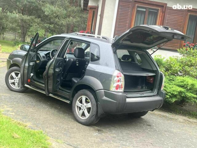 Черный Хендай Туксон, объемом двигателя 2.2 л и пробегом 230 тыс. км за 2300 $, фото 1 на Automoto.ua