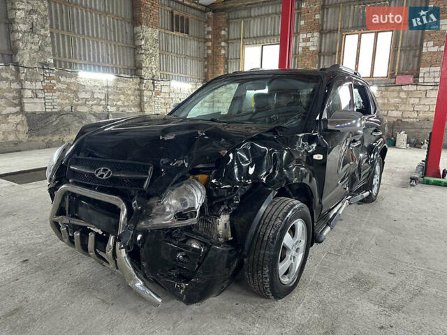 Чорний Хендай Туксон, об'ємом двигуна 2 л та пробігом 252 тис. км за 3000 $, фото 2 на Automoto.ua