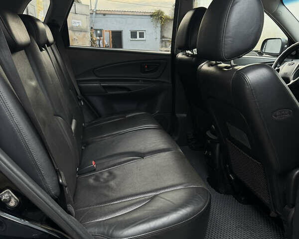 Черный Хендай Туксон, объемом двигателя 1.98 л и пробегом 198 тыс. км за 7500 $, фото 13 на Automoto.ua