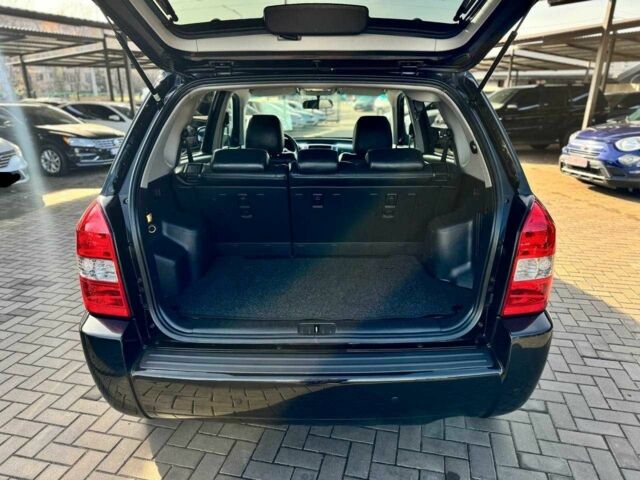 Чорний Хендай Туксон, об'ємом двигуна 2 л та пробігом 207 тис. км за 8000 $, фото 7 на Automoto.ua