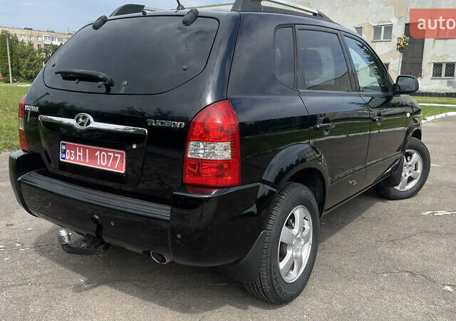 Черный Хендай Туксон, объемом двигателя 2 л и пробегом 236 тыс. км за 6950 $, фото 5 на Automoto.ua