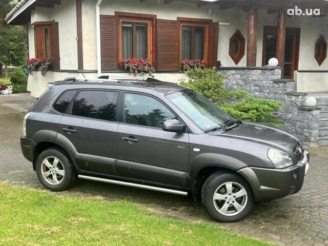 Черный Хендай Туксон, объемом двигателя 2.2 л и пробегом 230 тыс. км за 2300 $, фото 3 на Automoto.ua