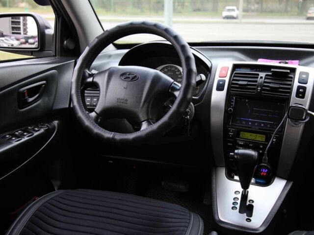 Черный Хендай Туксон, объемом двигателя 2.7 л и пробегом 217 тыс. км за 8600 $, фото 11 на Automoto.ua