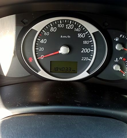 Черный Хендай Туксон, объемом двигателя 2 л и пробегом 185 тыс. км за 8200 $, фото 6 на Automoto.ua