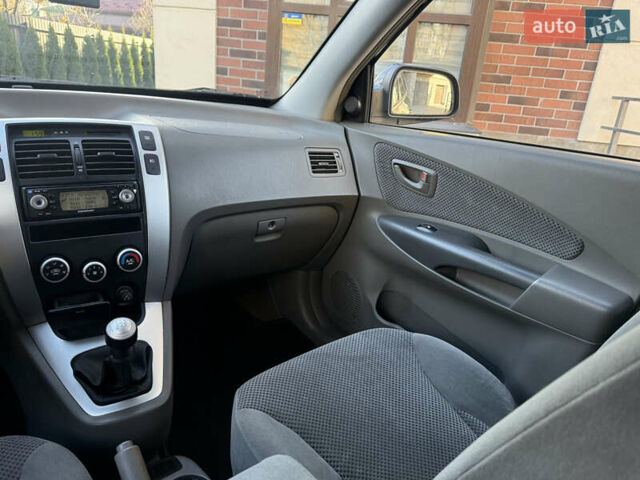 Черный Хендай Туксон, объемом двигателя 2 л и пробегом 249 тыс. км за 7450 $, фото 24 на Automoto.ua