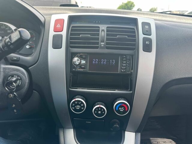 Чорний Хендай Туксон, об'ємом двигуна 2 л та пробігом 306 тис. км за 6900 $, фото 10 на Automoto.ua