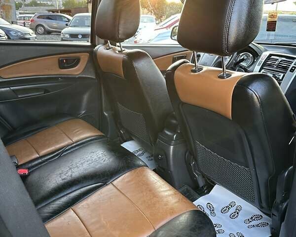 Черный Хендай Туксон, объемом двигателя 2 л и пробегом 225 тыс. км за 7350 $, фото 10 на Automoto.ua