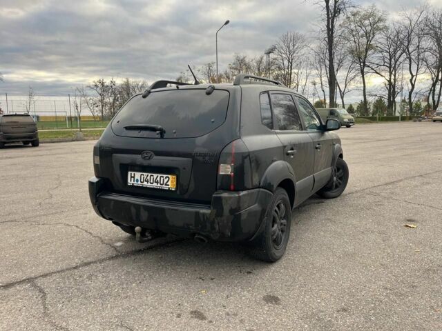 Черный Хендай Туксон, объемом двигателя 2 л и пробегом 397 тыс. км за 3900 $, фото 3 на Automoto.ua